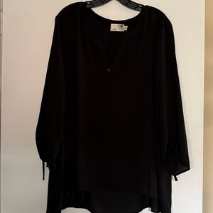 Everleigh Womens Size XL Black Tunic Blouse Gathered Sleeves Lightweight